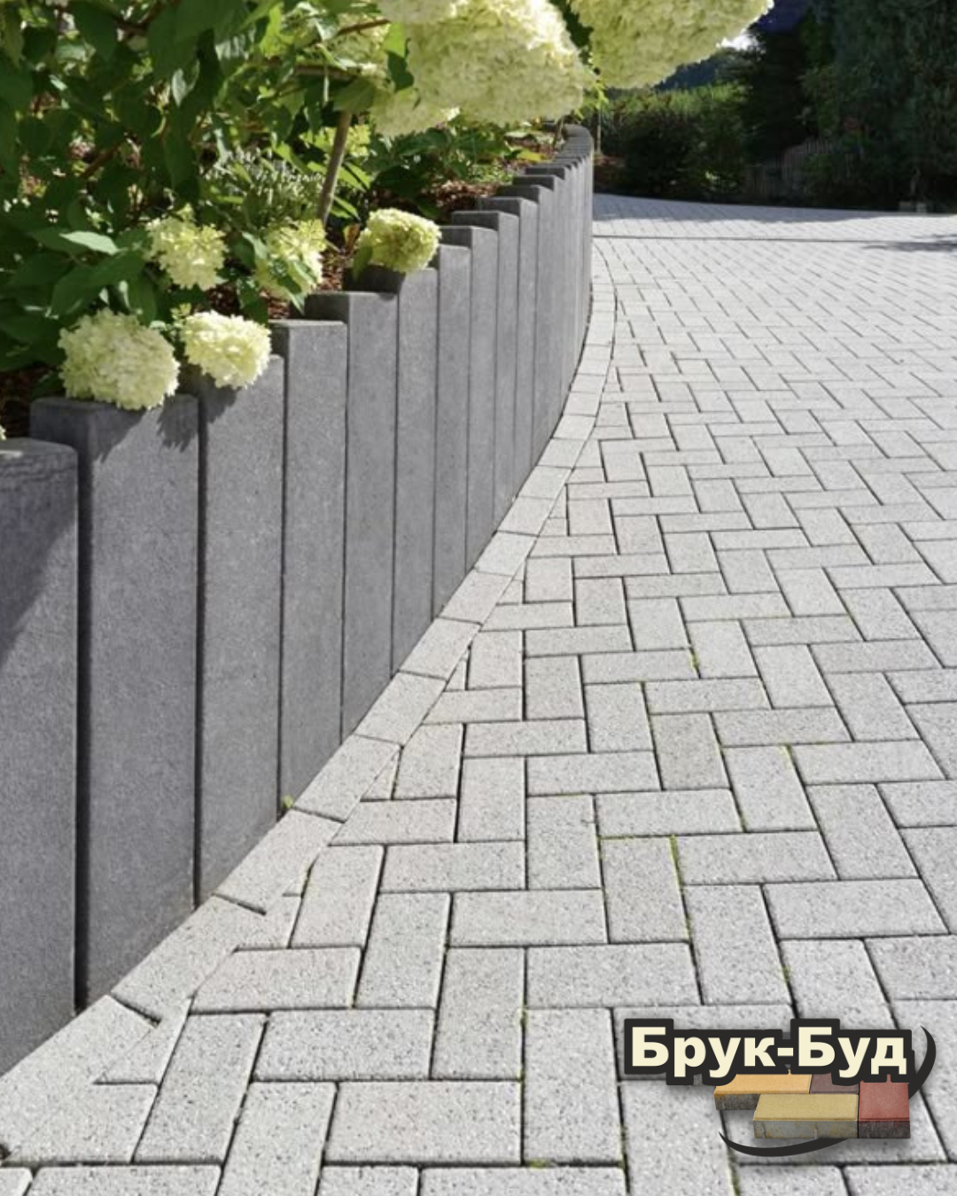 Садовий бордюр та бруківка