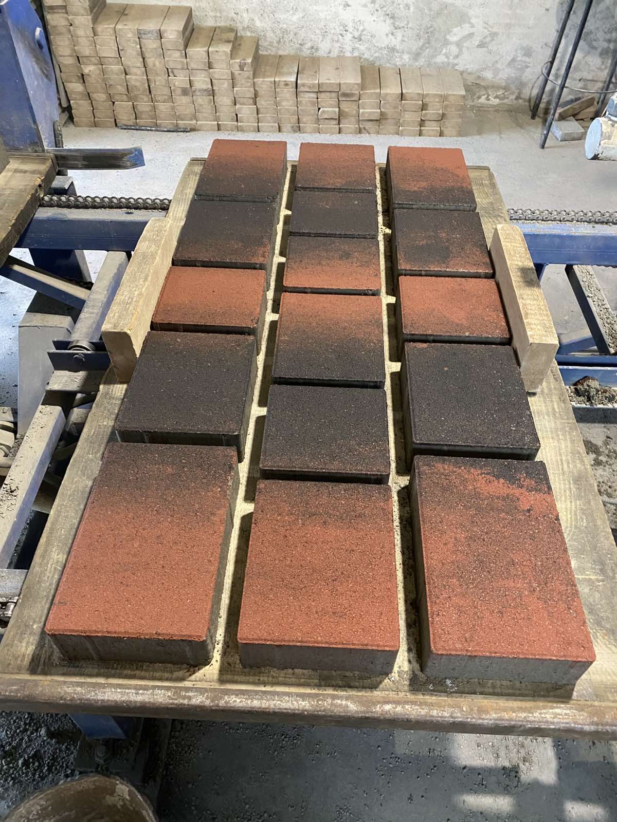 Виробництво — червоний